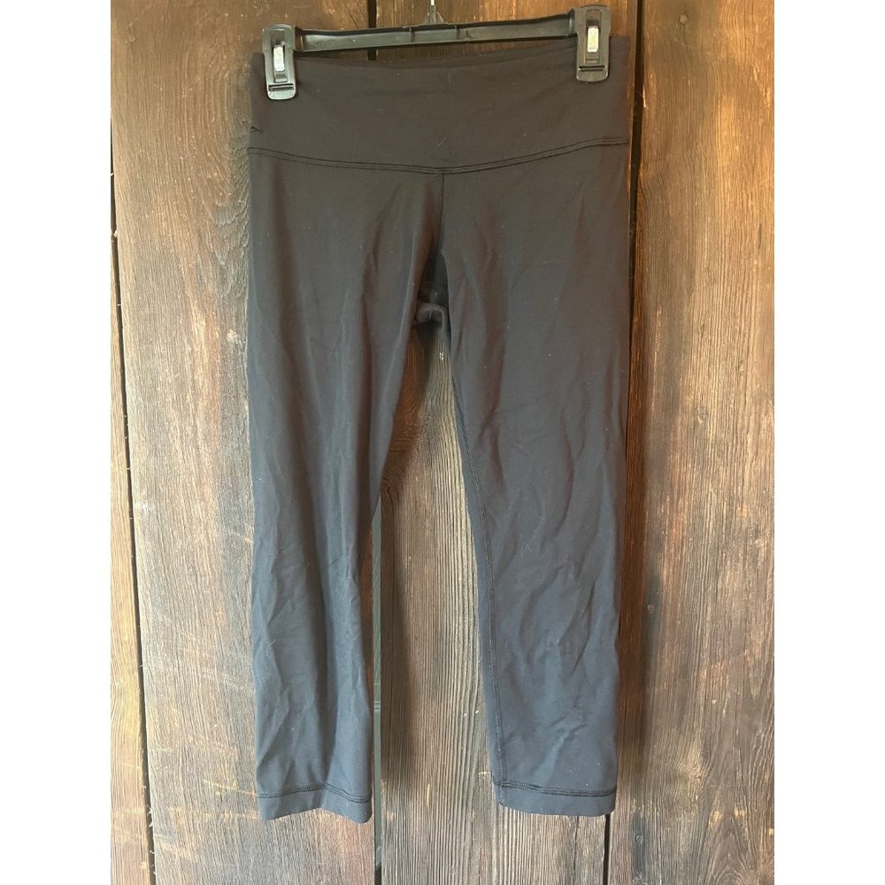 Lululemon crop leggings size 6